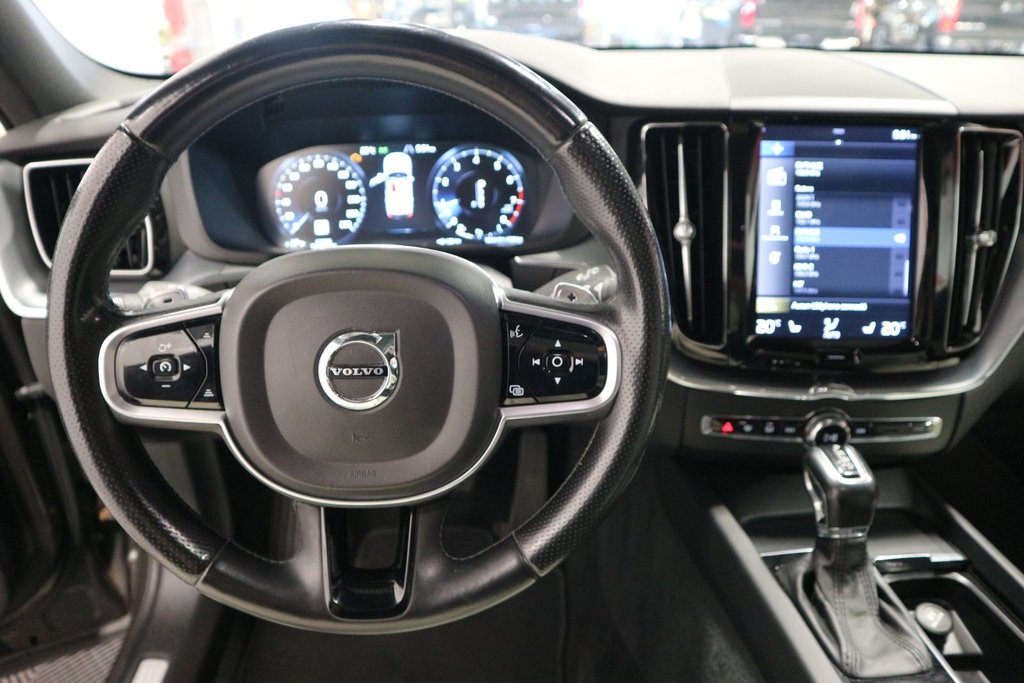 Volvo XC60 Momentum*TOIT PANORAMIQUE* 2018 à Québec, Québec - 19 - w1024h768px