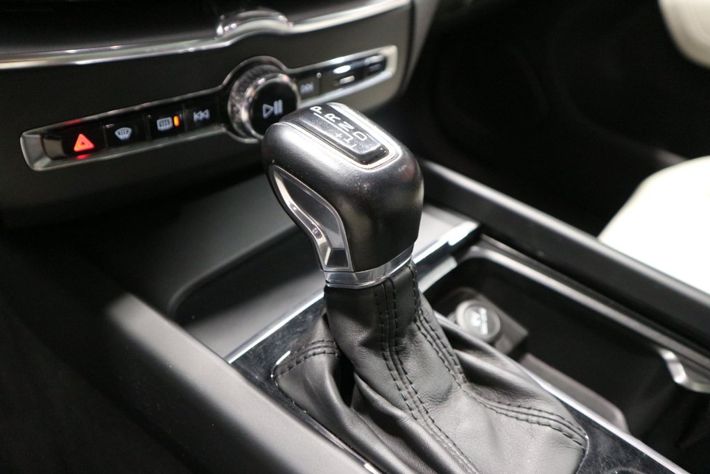 Volvo XC60 Momentum*TOIT PANORAMIQUE* 2018 à Québec, Québec - 25 - w1024h768px