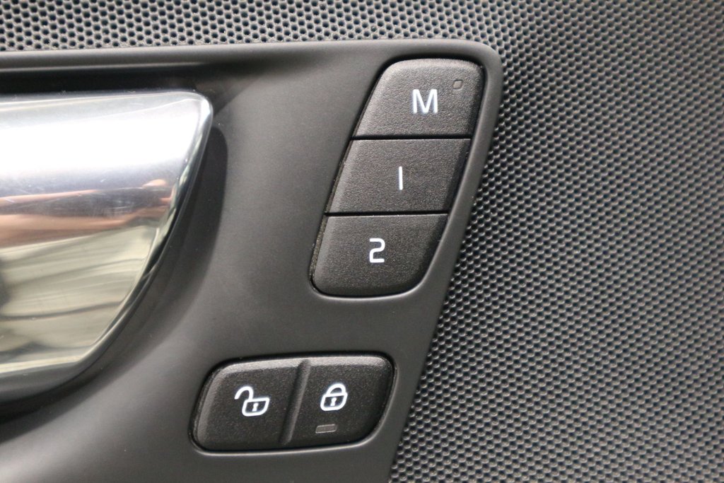 Volvo XC60 Momentum*TOIT PANORAMIQUE* 2018 à Québec, Québec - 16 - w1024h768px