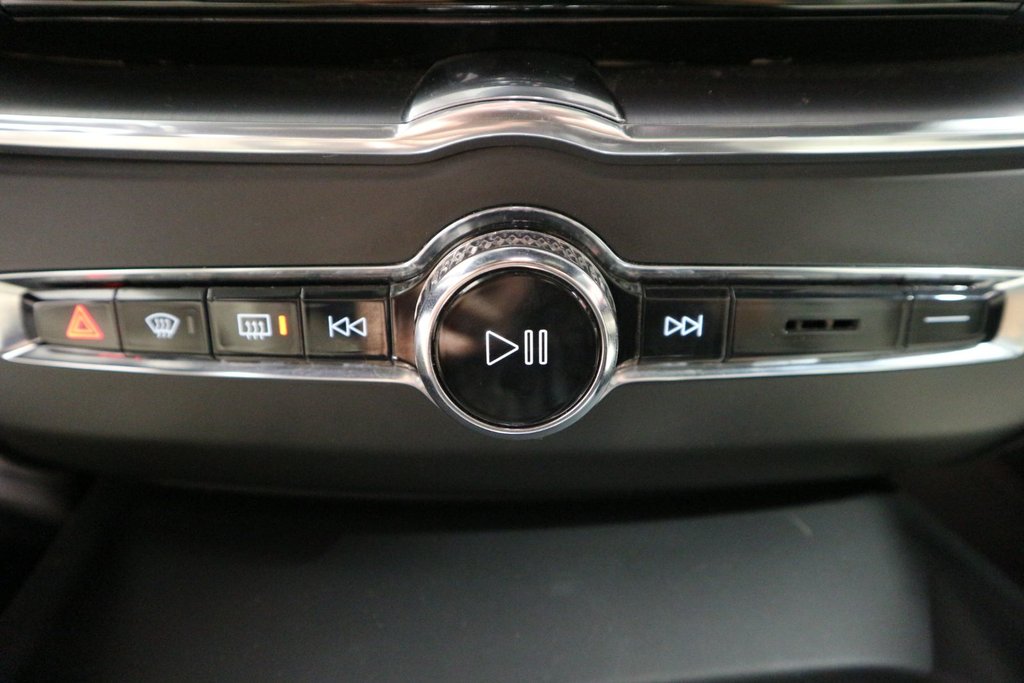 Volvo XC60 Momentum*TOIT PANORAMIQUE* 2018 à Québec, Québec - 24 - w1024h768px