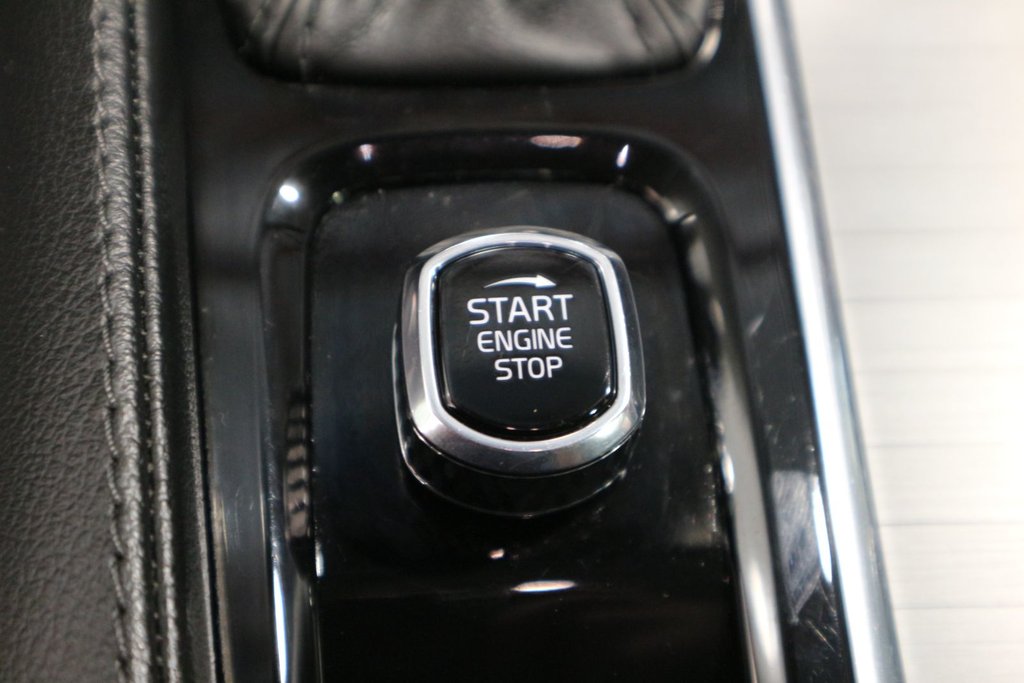 Volvo XC90 Momentum*TOIT PANORAMIQUE* 2022 à Québec, Québec - 21 - w1024h768px