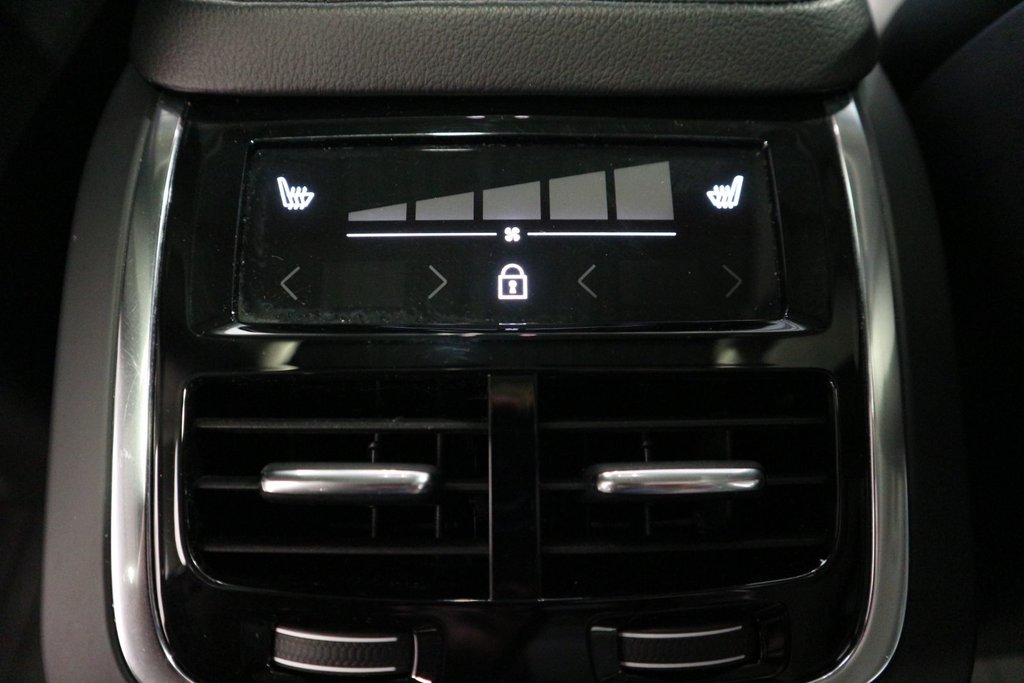 Volvo XC90 Momentum*TOIT PANORAMIQUE* 2022 à Québec, Québec - 26 - w1024h768px