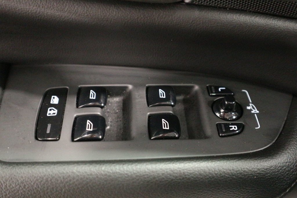 Volvo XC90 Momentum*TOIT PANORAMIQUE* 2022 à Québec, Québec - 17 - w1024h768px