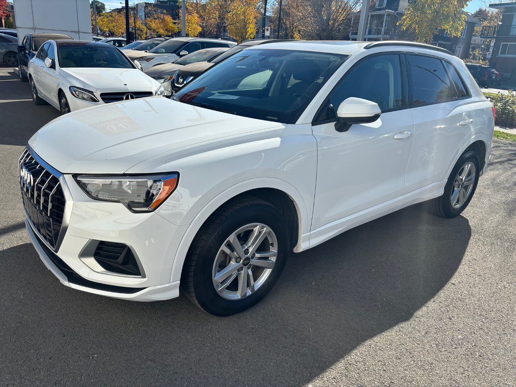 2022 Audi Q3 Komfort in Montréal, Quebec - 1 - w1024h768px