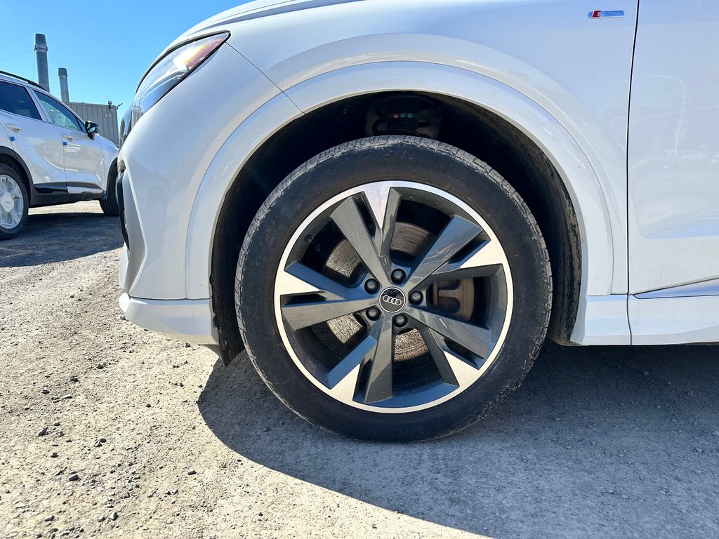 2022 Audi Q4 e-tron Progressiv in Montréal, Quebec - 2 - w1024h768px