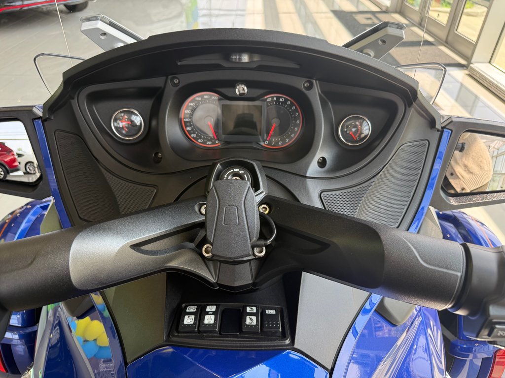 Can-Am Spyder SYPER ROADSTER RT 2013 à Lachenaie, Québec - 10 - w1024h768px