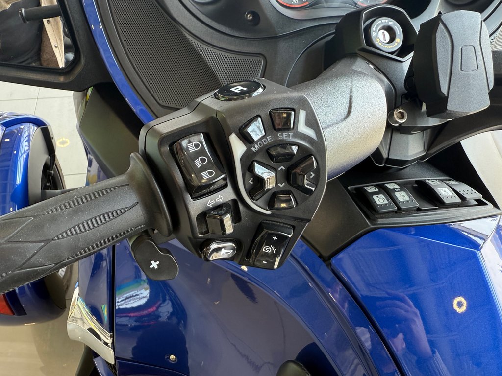 Can-Am Spyder SYPER ROADSTER RT 2013 à Lachenaie, Québec - 12 - w1024h768px