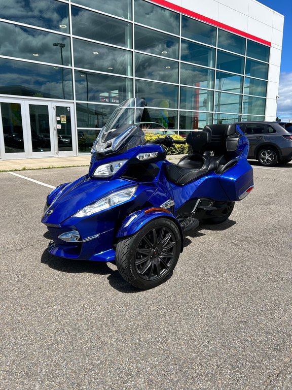 Can-Am Spyder RT-S SE 5 2016 à Lachenaie, Québec - 1 - w1024h768px