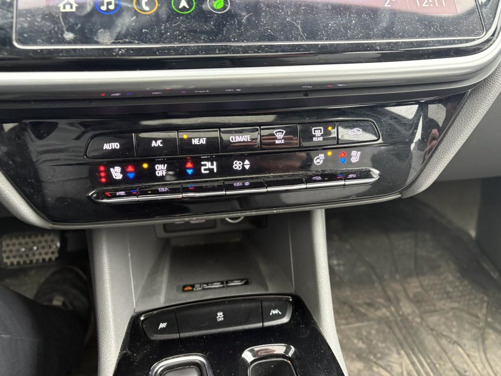 Chevrolet Bolt EUV Premier TOIT OUVRANT I CUIR I CARPLAY I SIEGES CHAUFFANTS I DEMARREUR I SECURITE ACTIVE 2023 à Montréal, Québec - 9 - w1024h768px