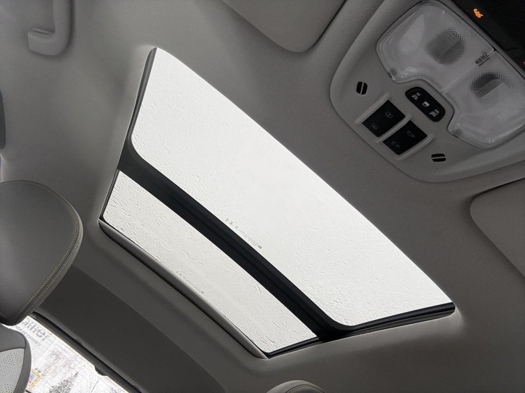 Chevrolet Bolt EUV Premier TOIT OUVRANT I CUIR I CARPLAY I SIEGES CHAUFFANTS I DEMARREUR I SECURITE ACTIVE 2023 à Montréal, Québec - 13 - w1024h768px