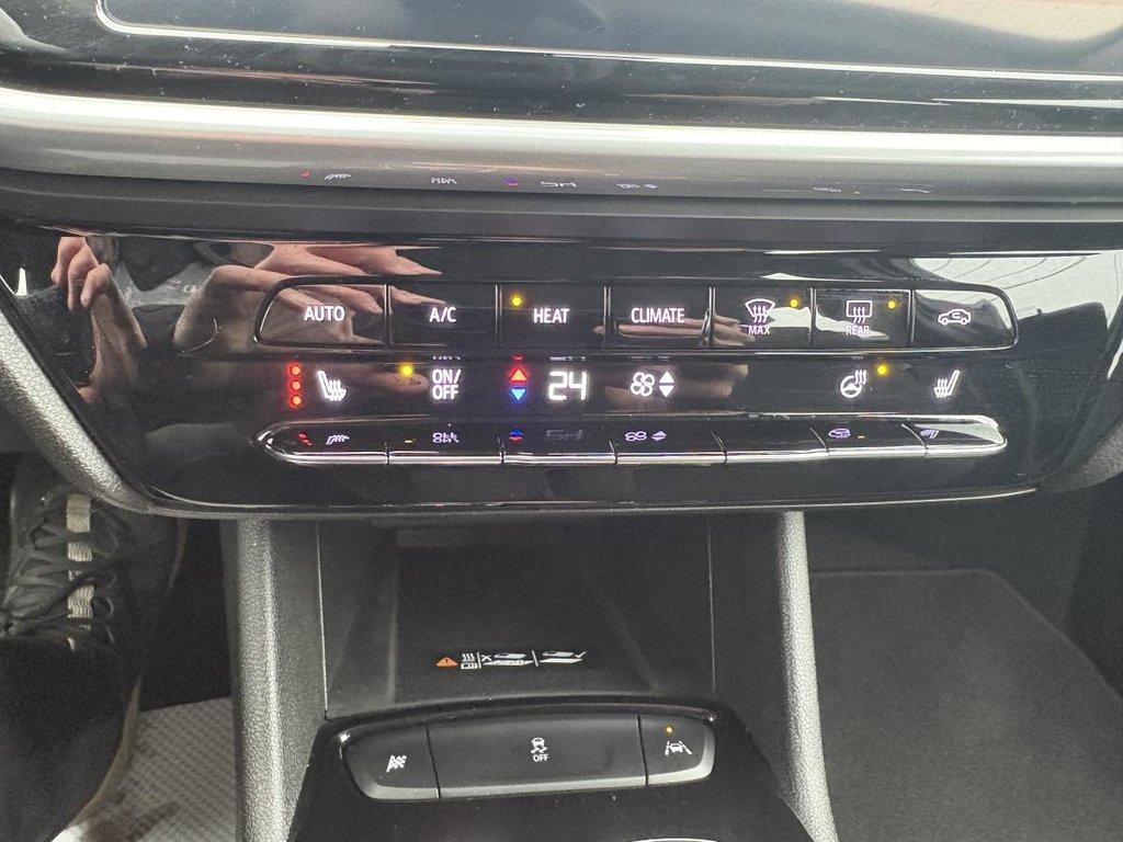 Chevrolet Bolt EUV LT 26 000 KM COMME NEUF I 8 PNEUS I CARPLAY I MAGS I SIEGES CHAUFFANTS I DEMARREUR 2023 à Montréal, Québec - 9 - w1024h768px