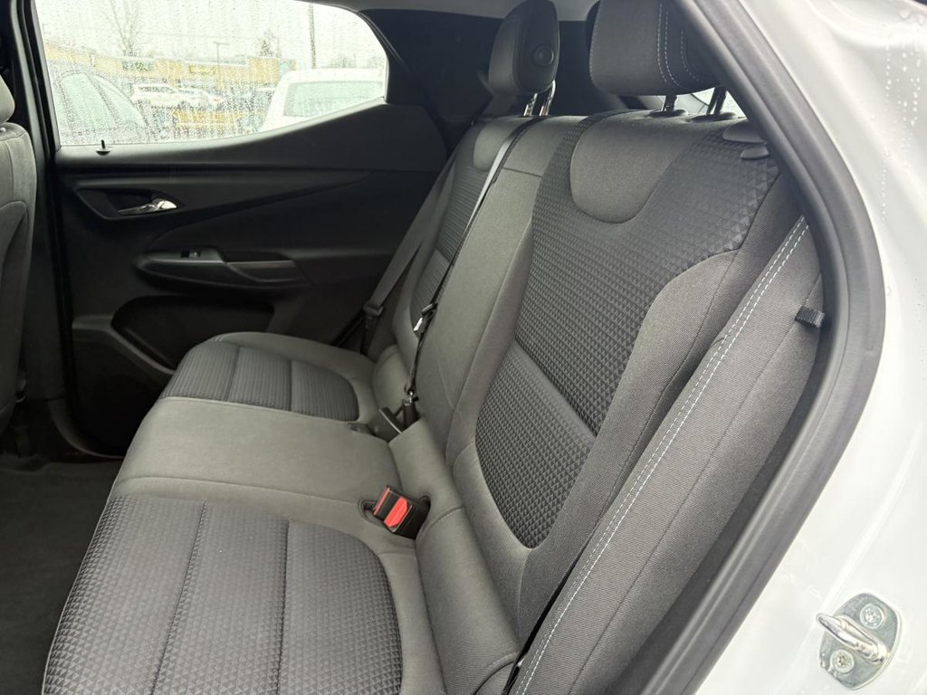 Chevrolet Bolt EUV LT 26 000 KM COMME NEUF I 8 PNEUS I CARPLAY I MAGS I SIEGES CHAUFFANTS I DEMARREUR 2023 à Montréal, Québec - 6 - w1024h768px