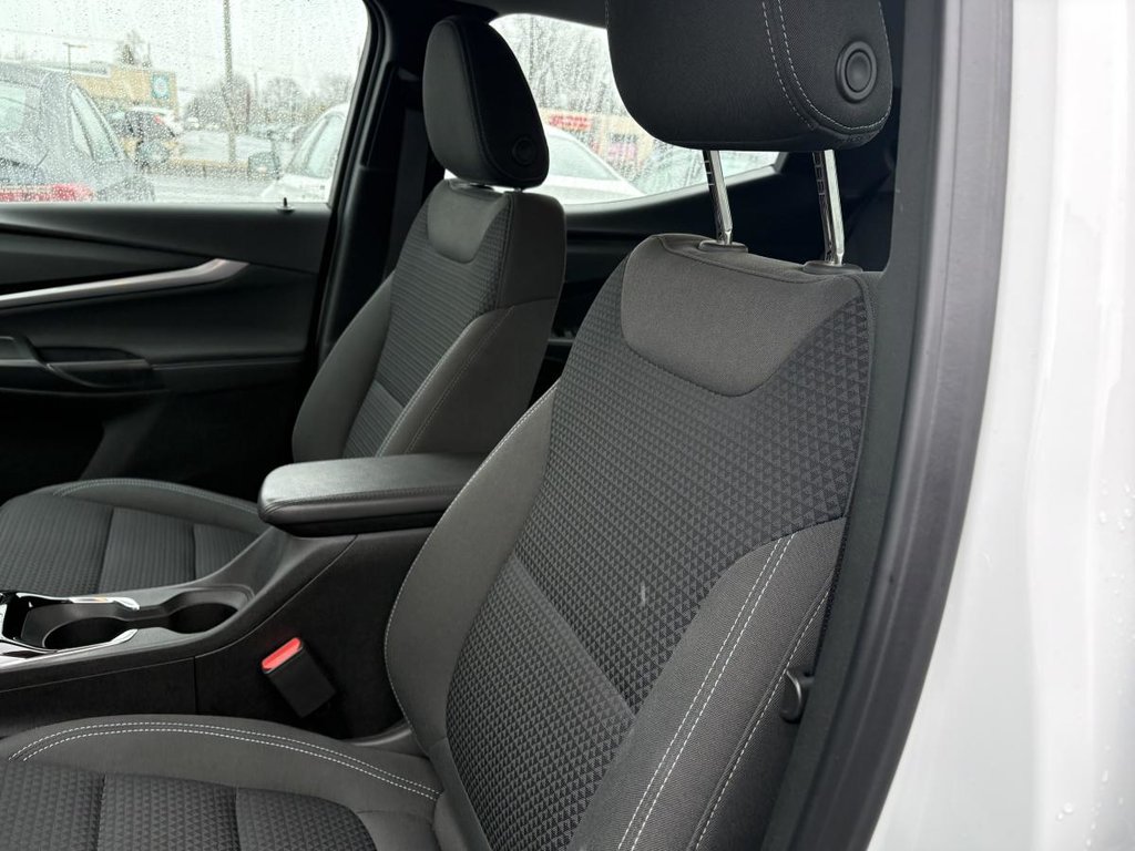 Chevrolet Bolt EUV LT 26 000 KM COMME NEUF I 8 PNEUS I CARPLAY I MAGS I SIEGES CHAUFFANTS I DEMARREUR 2023 à Montréal, Québec - 7 - w1024h768px