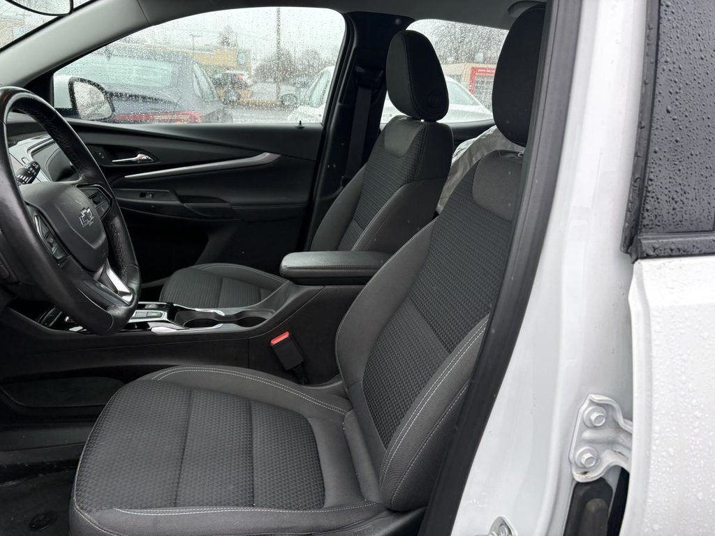Chevrolet Bolt EUV LT 8 PNEUS I CARPLAY I MAGS I SIEGES CHAUFFANTS I CAMERA I DEMARREUR I  SECURITE ACTIVE 2023 à Montréal, Québec - 7 - w1024h768px