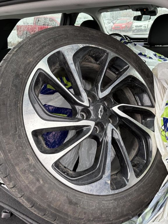 Chevrolet Bolt EUV LT 8 PNEUS I CARPLAY I MAGS I SIEGES CHAUFFANTS I CAMERA I DEMARREUR I  SECURITE ACTIVE 2023 à Montréal, Québec - 6 - w1024h768px