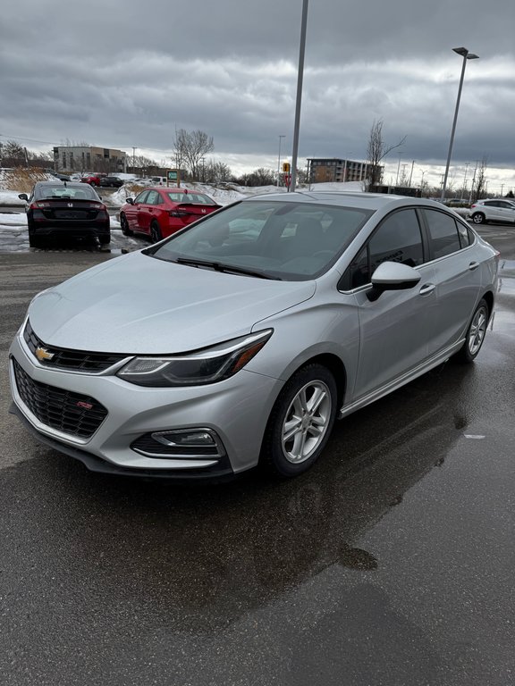 2017 Chevrolet Cruze LT in Lachenaie, Quebec - 1 - w1024h768px