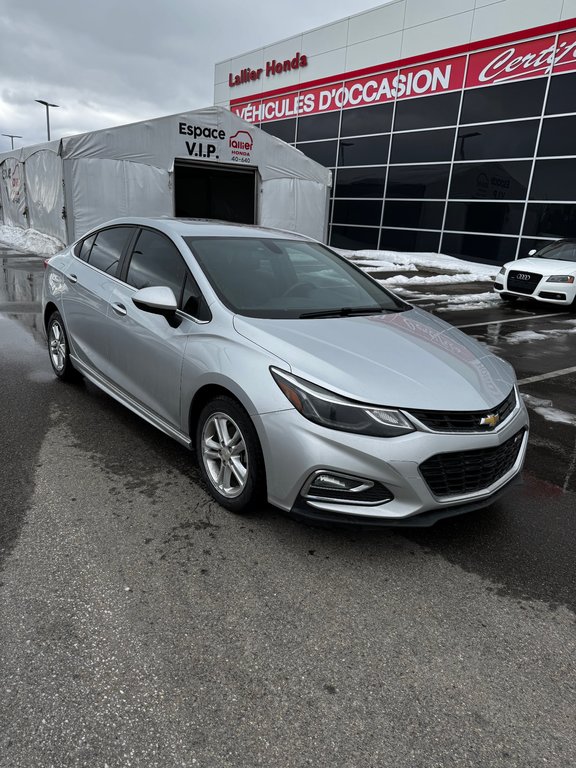 2017 Chevrolet Cruze LT in Lachenaie, Quebec - 2 - w1024h768px