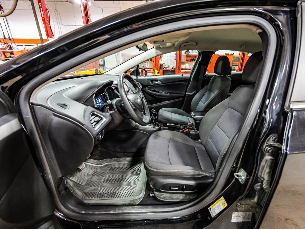 2018 Chevrolet Cruze LT 1.4L  MANUELLE I CAMERA I BLUETOOTH I SIEGES CHAUFFANTS I MAGS in Montréal, Quebec - 19 - w1024h768px