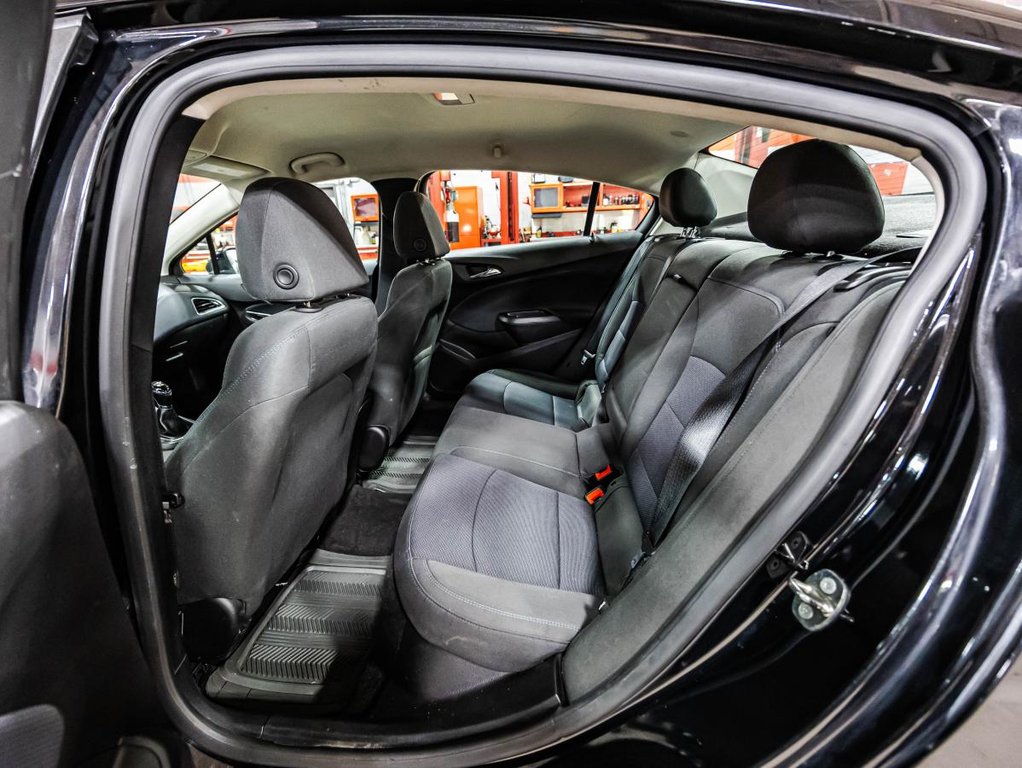 2018 Chevrolet Cruze LT 1.4L  MANUELLE I CAMERA I BLUETOOTH I SIEGES CHAUFFANTS I MAGS in Montréal, Quebec - 14 - w1024h768px