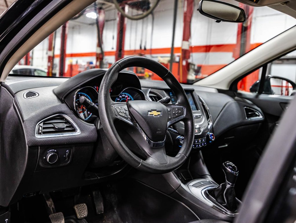 2018 Chevrolet Cruze LT 1.4L  MANUELLE I CAMERA I BLUETOOTH I SIEGES CHAUFFANTS I MAGS in Montréal, Quebec - 20 - w1024h768px