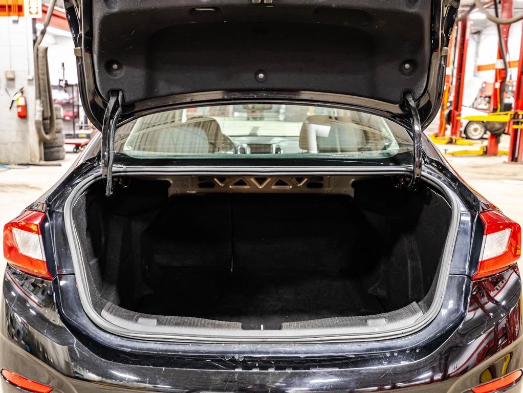 2018 Chevrolet Cruze LT 1.4L  MANUELLE I CAMERA I BLUETOOTH I SIEGES CHAUFFANTS I MAGS in Montréal, Quebec - 16 - w1024h768px