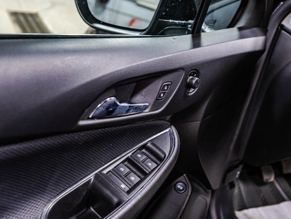 2018 Chevrolet Cruze LT 1.4L  MANUELLE I CAMERA I BLUETOOTH I SIEGES CHAUFFANTS I MAGS in Montréal, Quebec - 12 - w1024h768px