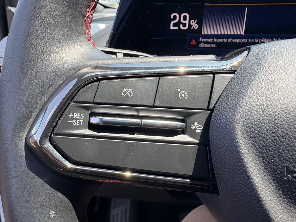 2025 Chevrolet Equinox EV RS TOIT OUVRANT CUIR JAMAIS ACCIDENTÉ 1 PROPRIO in Montreal, Quebec - 10 - w1024h768px