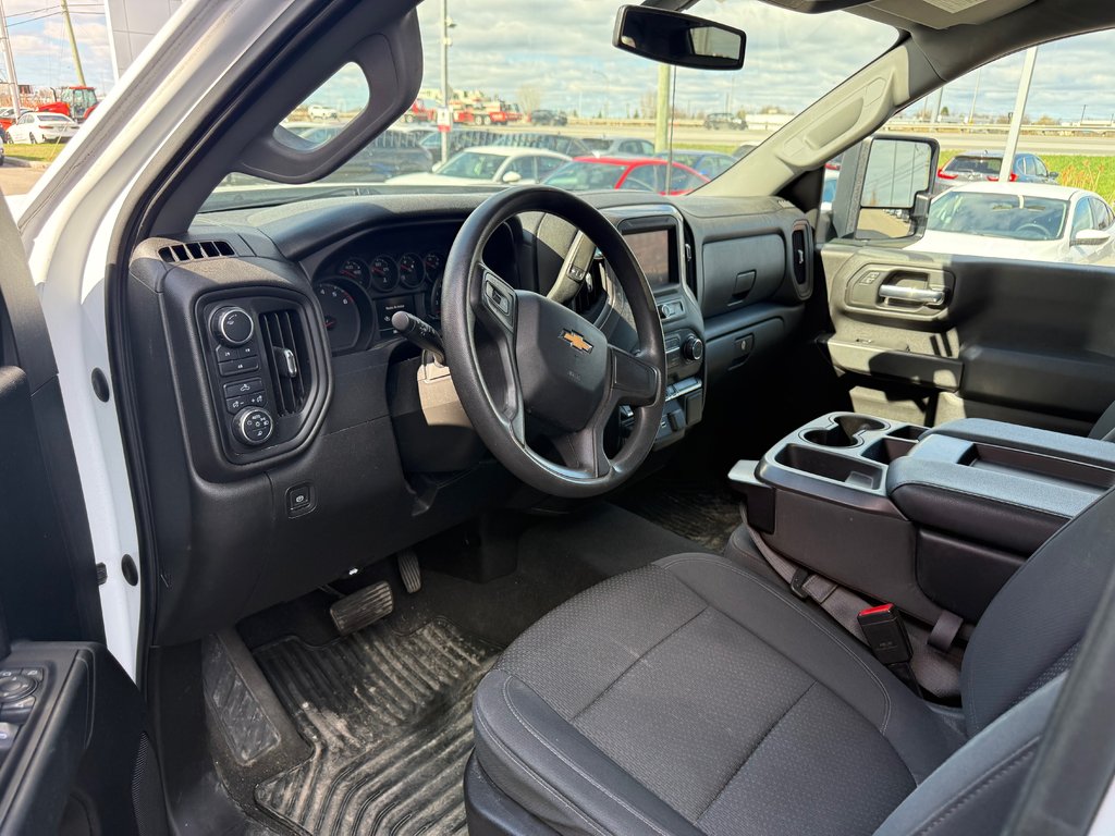 2021 Chevrolet Silverado 2500HD Custom in Montréal, Quebec - 10 - w1024h768px