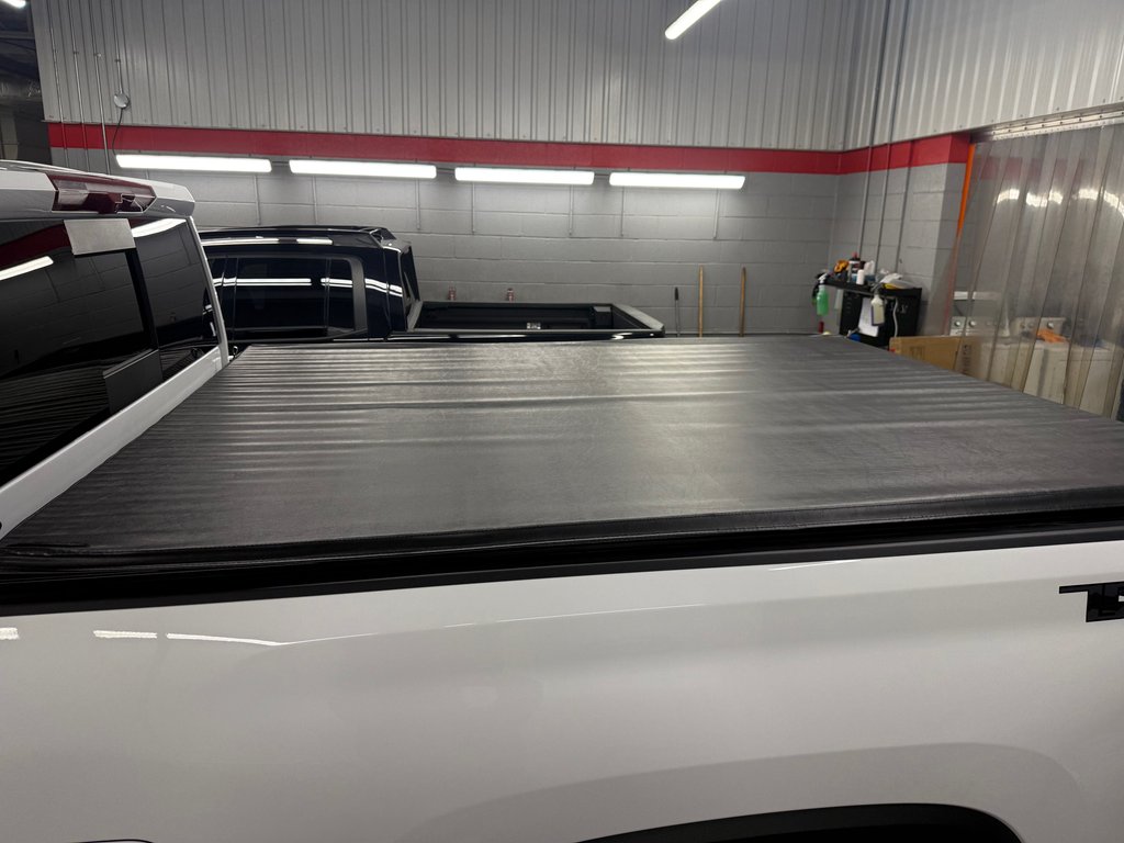 2025 Chevrolet Silverado 2500HD LT in Montréal, Quebec - 3 - w1024h768px