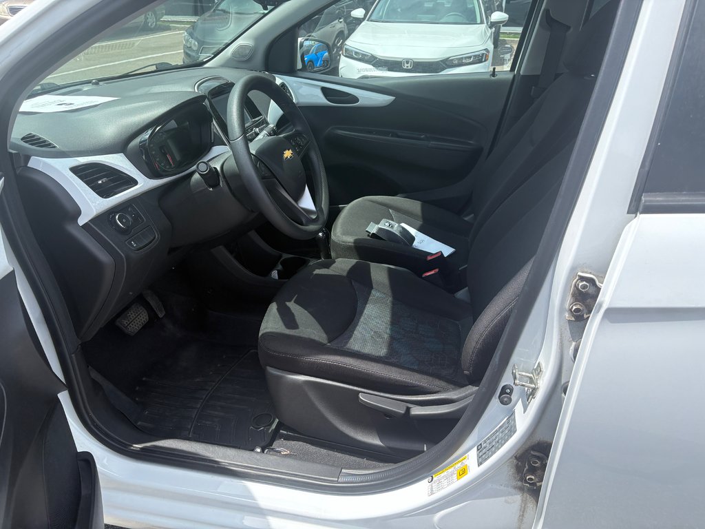 Chevrolet Spark LT 2017 à Lachenaie, Québec - 6 - w1024h768px
