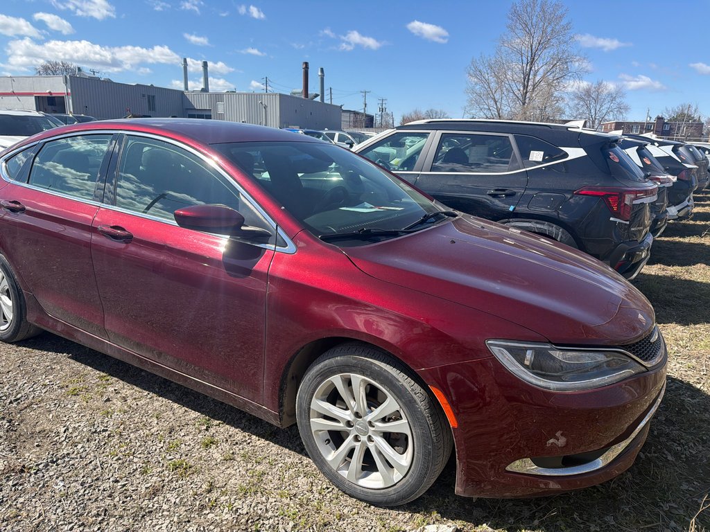 2016 Chrysler 200 Limited in Montréal, Quebec - 2 - w1024h768px