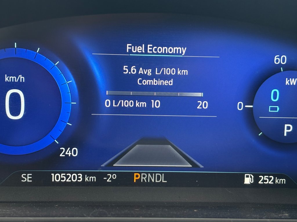 2020 Ford Escape Titanium Hybrid in Montréal, Quebec - 5 - w1024h768px