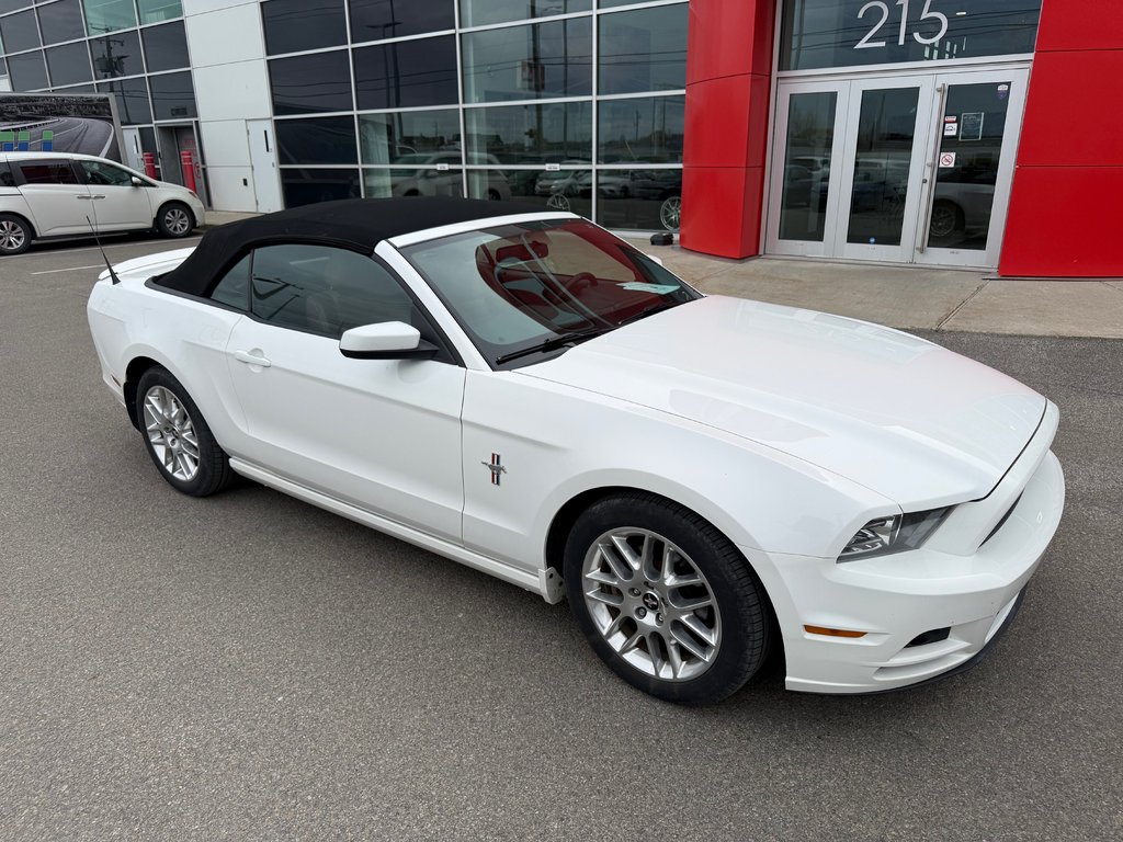 2013 Ford Mustang V6 Premium in Lachenaie, Quebec - 8 - w1024h768px