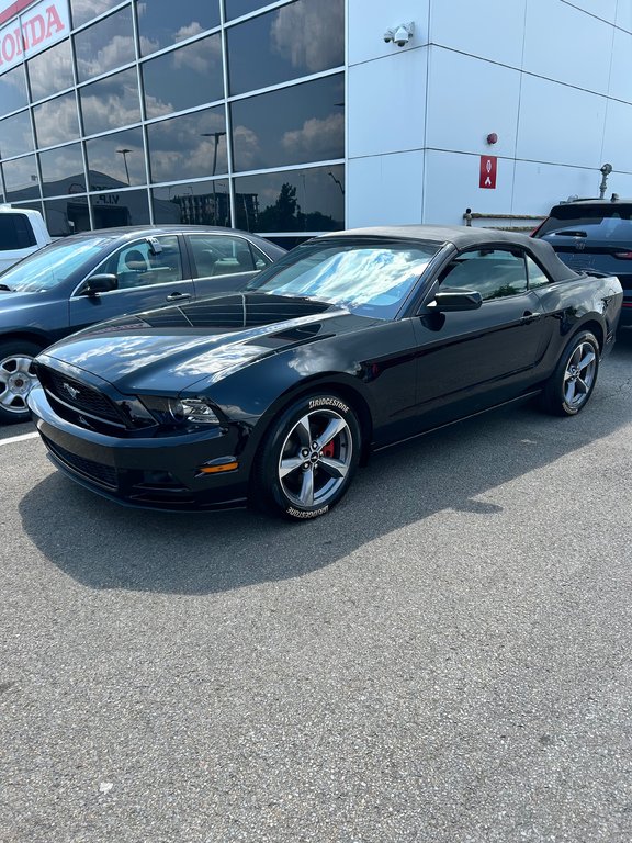 2014 Ford Mustang V6 Premium in Montreal, Quebec - 7 - w1024h768px