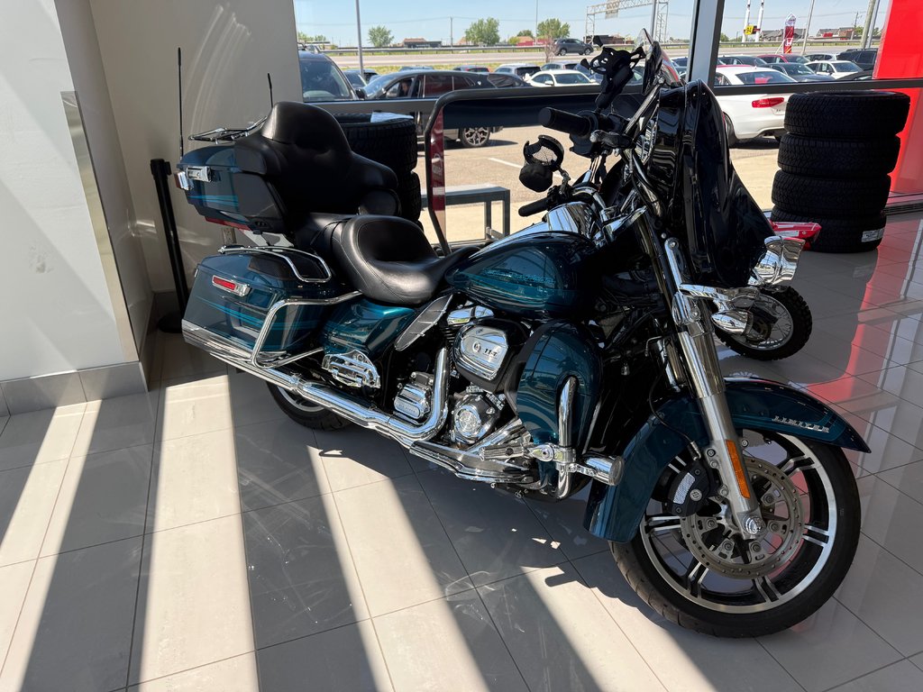 Harley-Davidson FLHTK  2020 à Montréal, Québec - 2 - w1024h768px