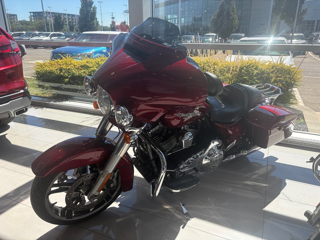 2016 Harley-Davidson Street Glide FLHXS in Montreal, Quebec - 2 - w1024h768px
