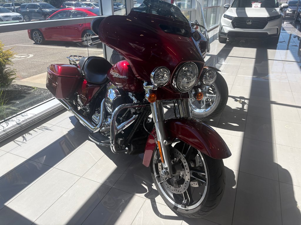 2016 Harley-Davidson Street Glide FLHXS in Montreal, Quebec - 3 - w1024h768px