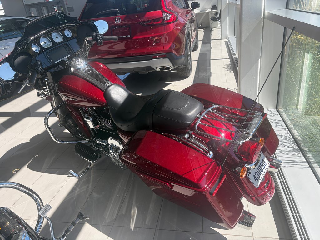 2016 Harley-Davidson Street Glide FLHXS in Montreal, Quebec - 6 - w1024h768px
