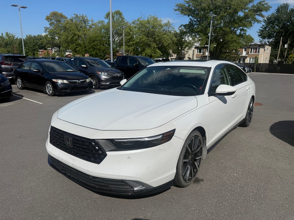 2023 Honda Accord Hybrid Touring in Montreal, Quebec - 1 - w1024h768px
