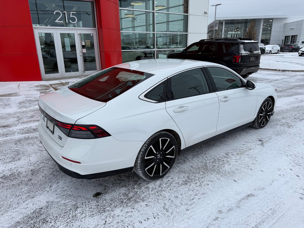 2024 Honda Accord Hybrid Touring in Lachenaie, Quebec - 7 - w1024h768px