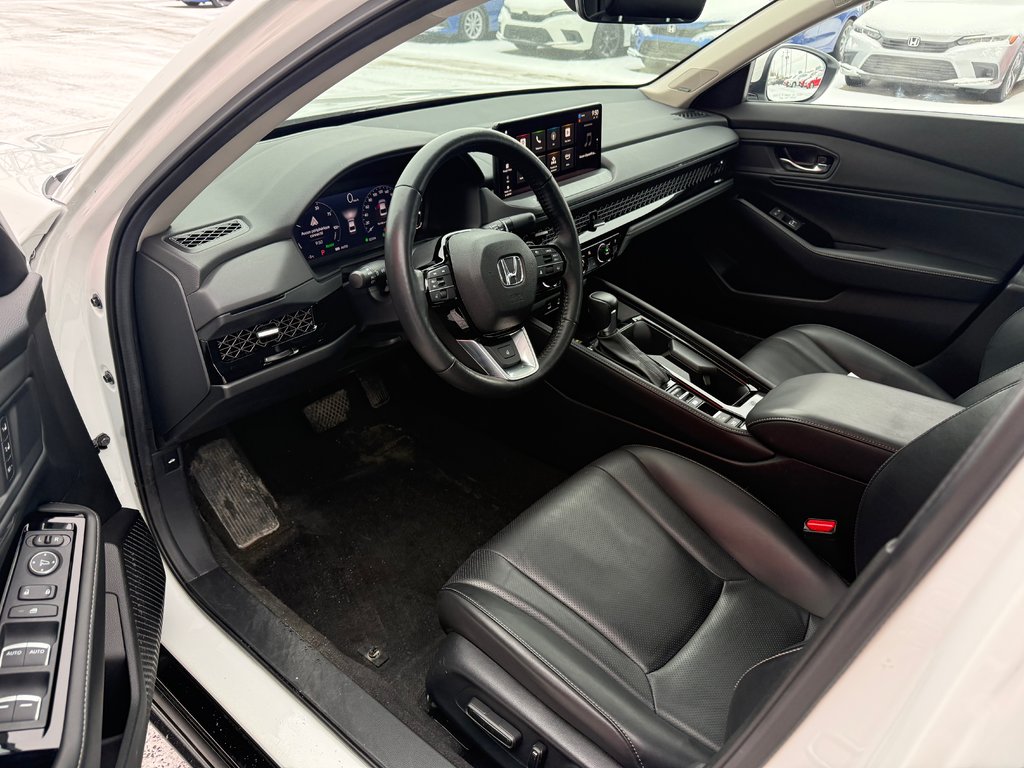 2024 Honda Accord Hybrid Touring in Lachenaie, Quebec - 11 - w1024h768px
