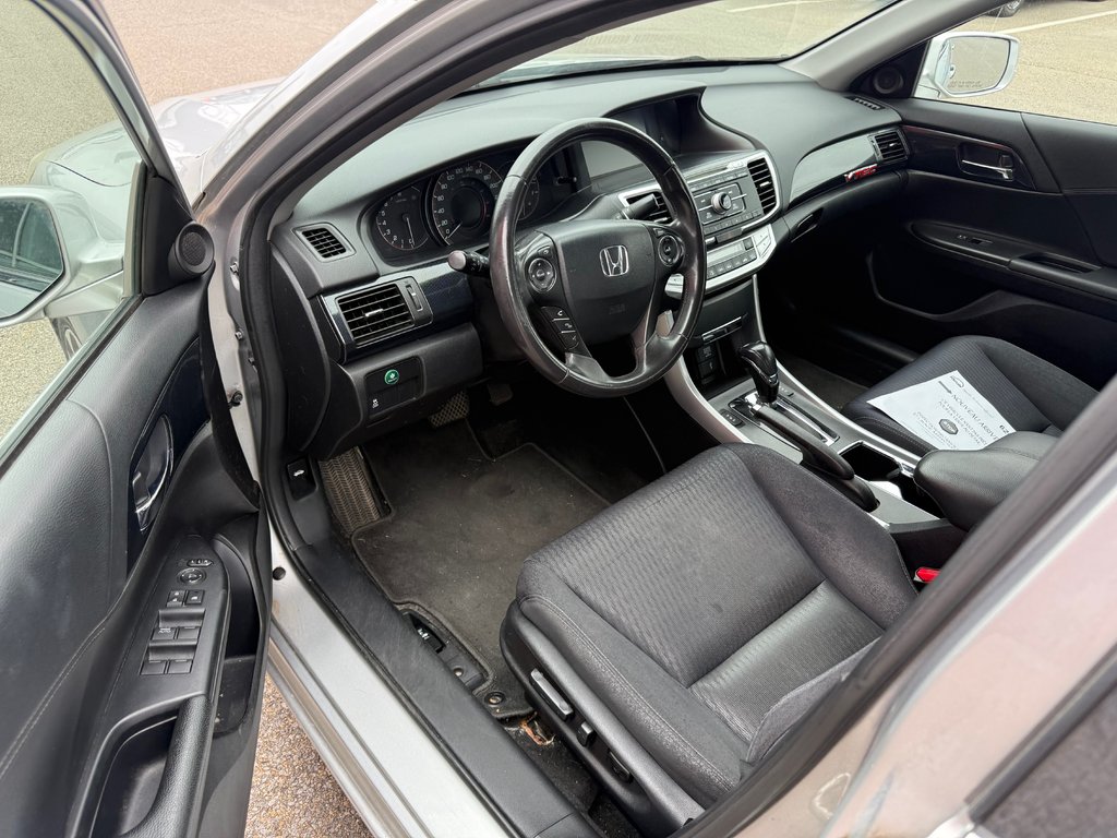 Honda Accord Sedan Sport/JAMAIS ACCIDENTÉ/17 DOSSIERS ENTRETIENT 2013 à Lachenaie, Québec - 9 - w1024h768px