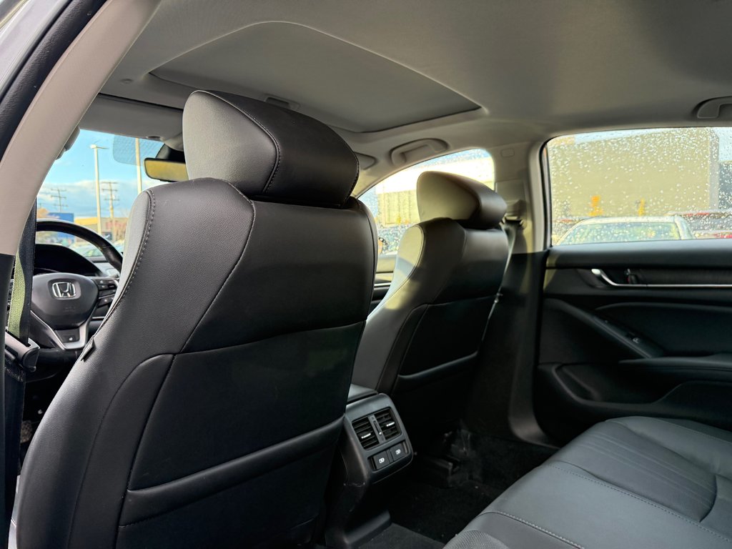 2021 Honda Accord Sedan Touring in Montreal, Quebec - 13 - w1024h768px