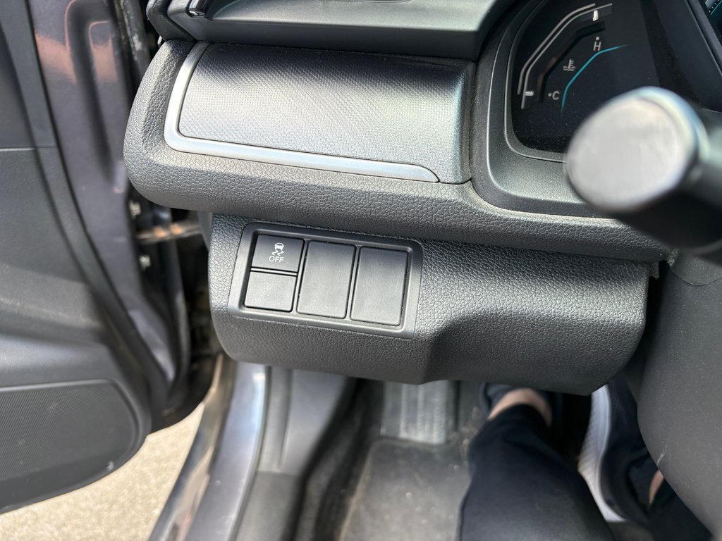 2016 Honda Civic Coupe LX JAMAIS ACCIDENTÉ in Montreal, Quebec - 11 - w1024h768px