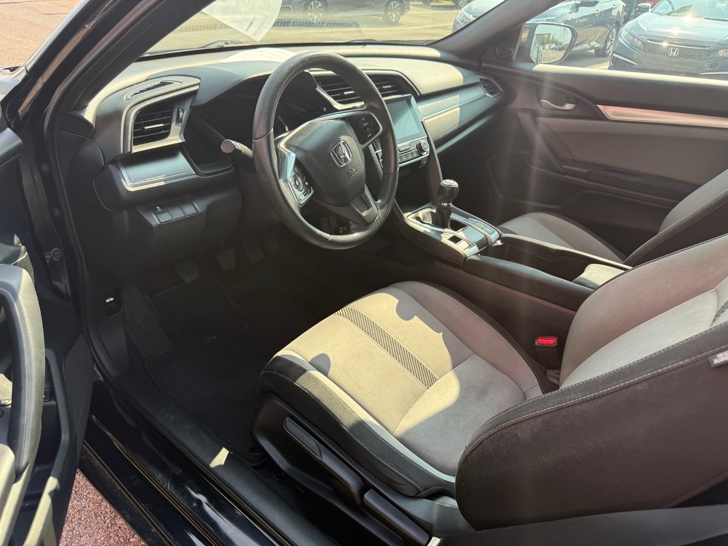 2016 Honda Civic Coupe LX in Lachenaie, Quebec - 7 - w1024h768px