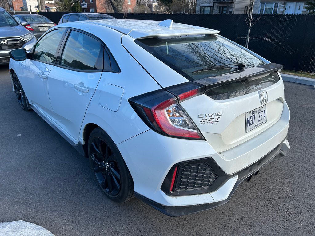 2017  Civic Hatchback Sport RARE MANAUELLE SUR LE MARCHÉ in , Quebec - 2 - w1024h768px