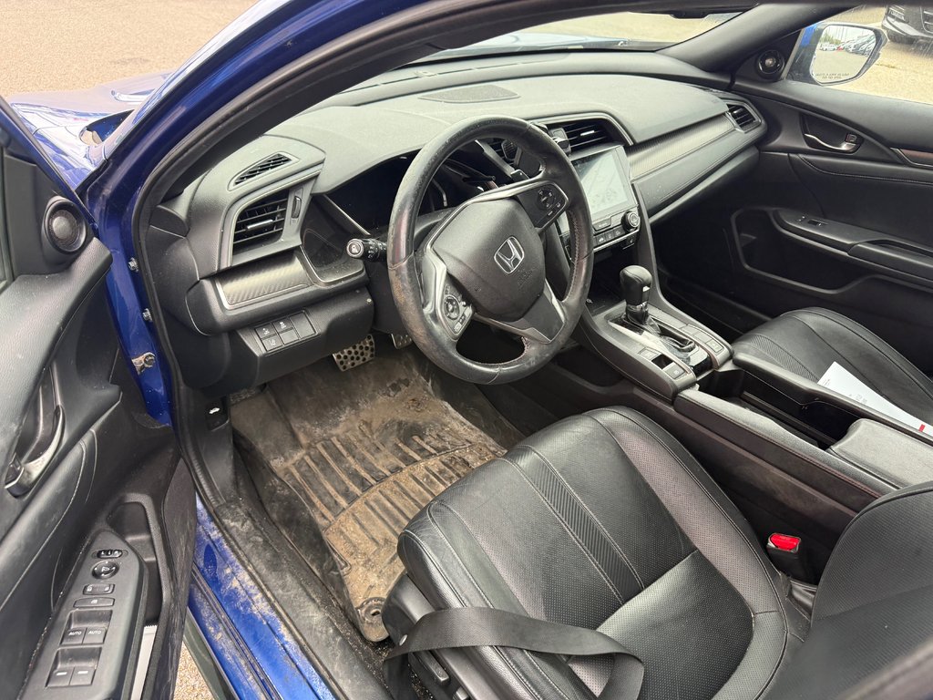 Honda Civic Hatchback Sport Touring/23 DOSSIERS ENTRETIENT 2017 à Montréal, Québec - 11 - w1024h768px