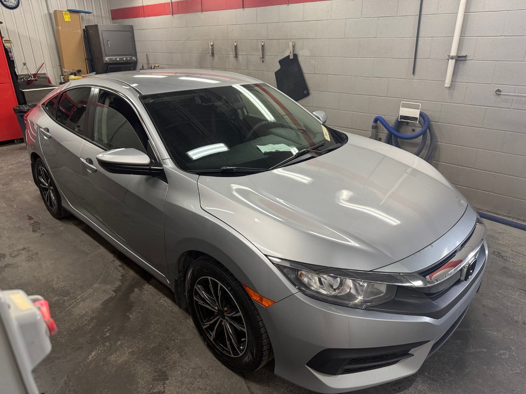 2017 Honda Civic Sedan LX in Lachenaie, Quebec - 9 - w1024h768px