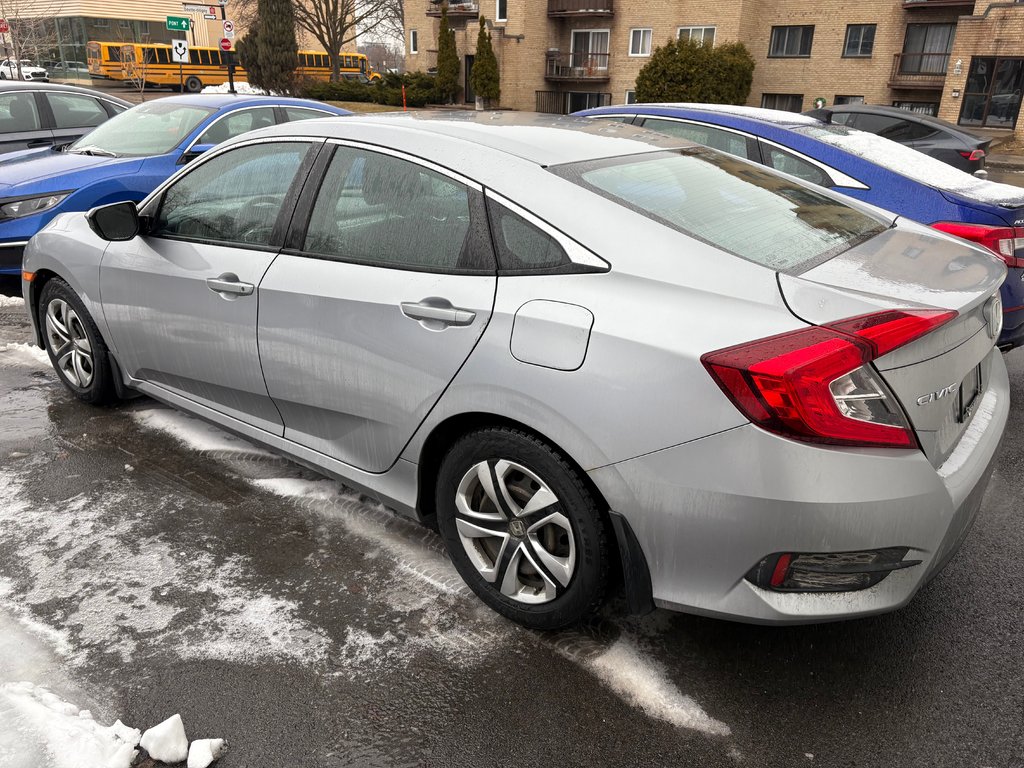 2017 Honda Civic Sedan LX in Montréal, Quebec - 3 - w1024h768px