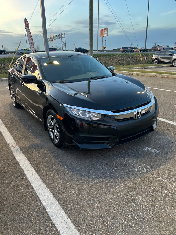 2018  Civic Sedan LX in Montreal, Quebec - 25 - w1024h768px